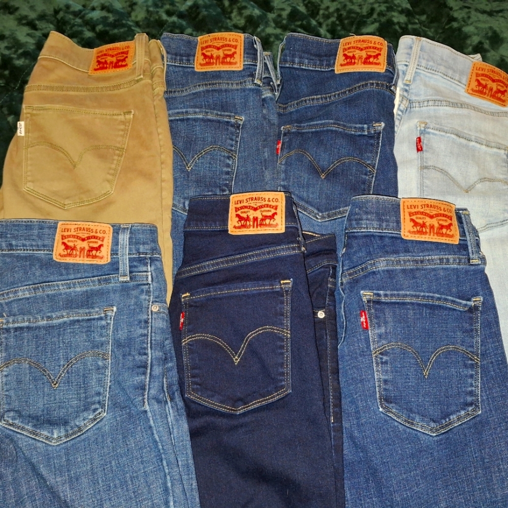 7 Pairs Levi Strauss 311 Skinny Jeans. Size 26 And 27.